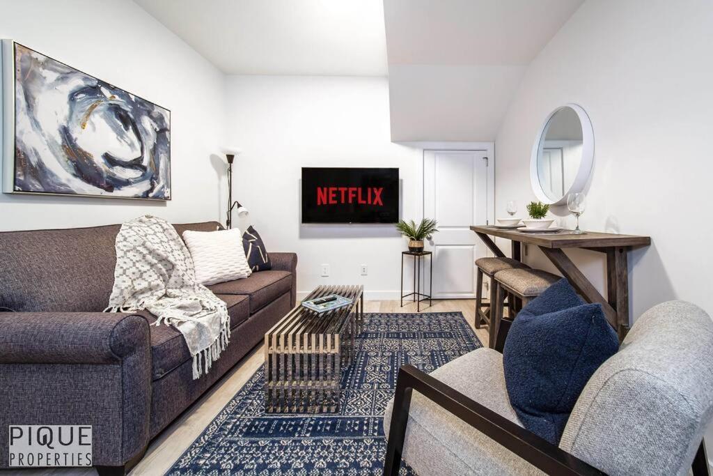 *New* Modern Suite King Bed! Netflix! Sleeps 4! Edmonton Exterior foto